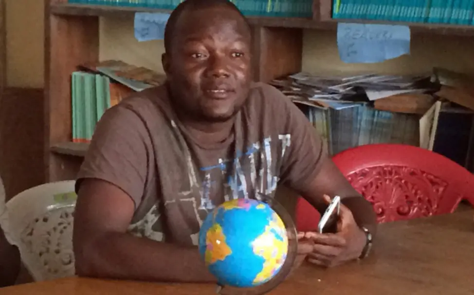Steve Bannie unterrichtet Physik und Biologie - inklusive Sexualkunde | © UNICEF/Kerstin Bücker Reisetagebuch Liberia: Steve Bannie unterrichtet Physik und Biologie