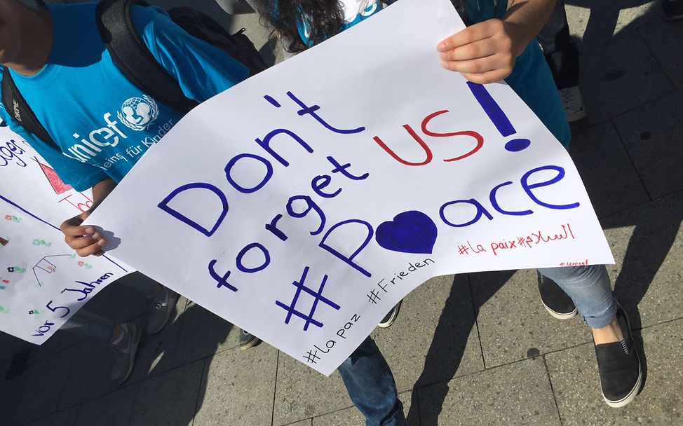 JuniorTeams bei einer Demo für Frieden in Syrien