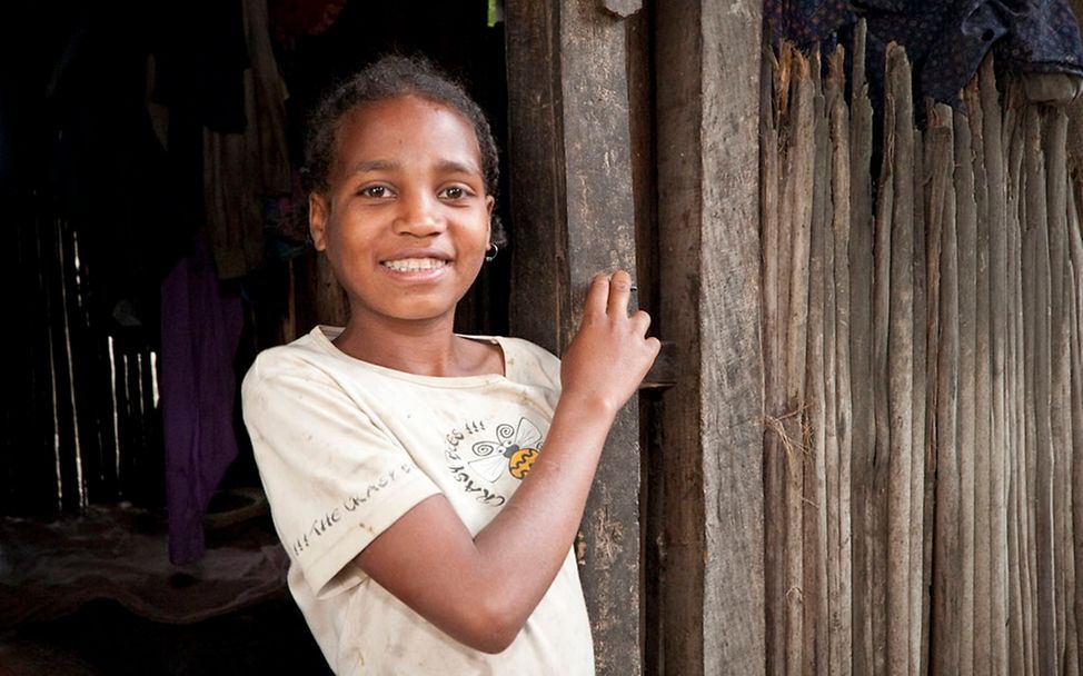 Bildugn: Mithilfe von UNICEF kann Dorlys wieder zur Schule gehen.