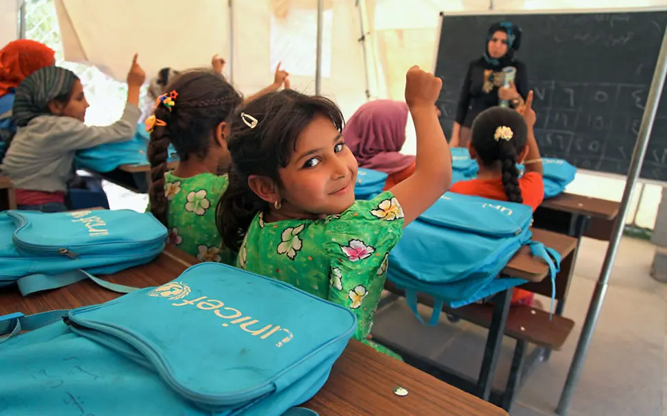 Kinder in einer Zeltschule in einem Flüchtlingscamp im Irak. | © UNICEF/Khuzaie Kinder in einer Zeltschule in einem Flüchtlingscamp im Irak.