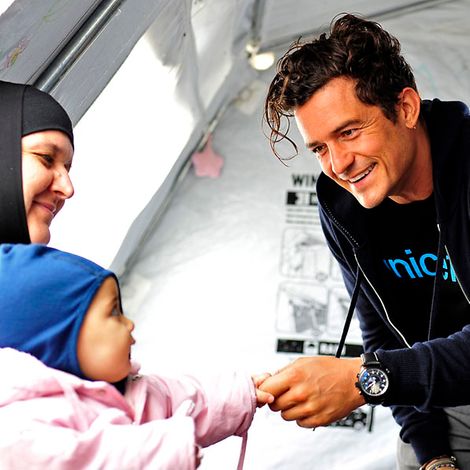 Orlando Bloom 2015 in einem "Kinderfreundlichen Ort" in Mazedonien. 