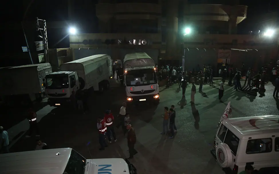 Hilfsgüter erreichen Syrien: Nachts erreichen die Trucks Madaja | © UNICEF/Al Saleh Hilfsgüter erreichen Syrien: Nachts erreichen die Trucks Madaja