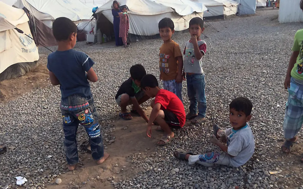Kinder beim Murmelspielen | © UNICEF/DT2016-49864 Irak: Kinder spielen mit Murmeln