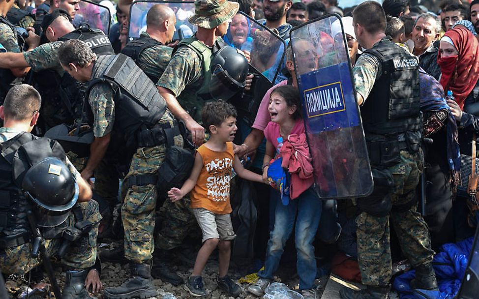 Greek-Macedonian border: Utter despair | © Georgi Licovski/epa