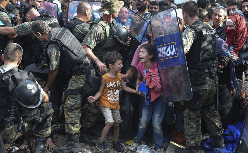 Greek-Macedonian border: Utter despair | © Georgi Licovski/epa