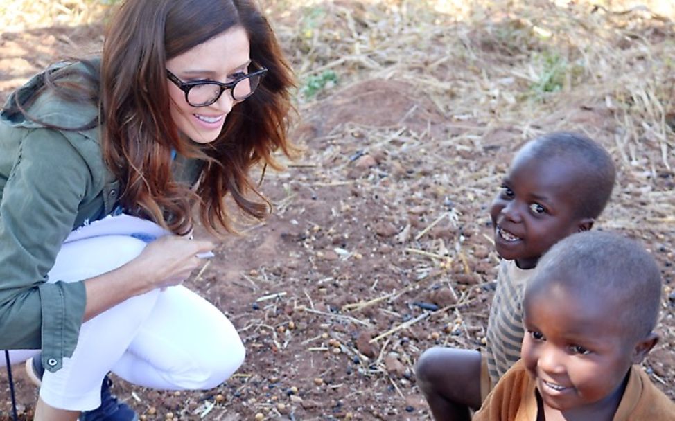 Tessa Page bei Ihrer Arbeit in Afrika 