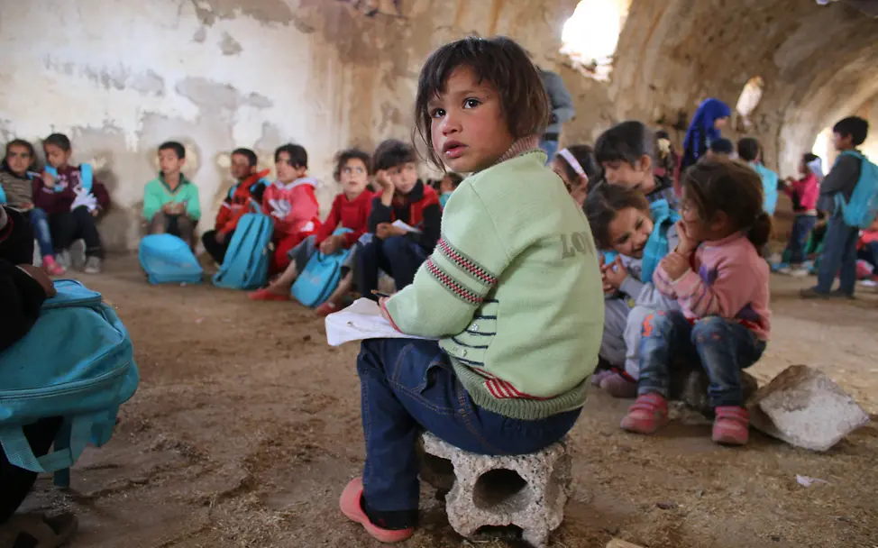 In Dar'a (Syrien) lernen Kinder in einem notdürftig zur Schule umgerüsteten Gebäude | © UNICEF/anonymous In Dar'a (Syrien) lernen Kinder in einem notdürftig zur Schule umgerüsteten Gebäude.