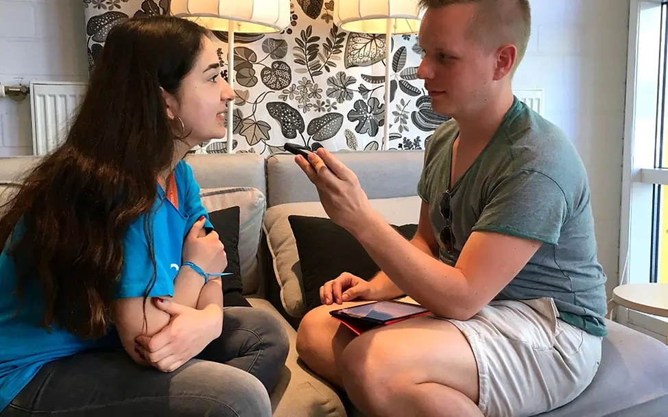 Eylül vom UNICEF-Juniorteam im Interview mit Peter von 104.6 RTL © UNICEF Berlin Eylül vom UNICEF-Juniorteam im Interview mit Peter von 104.6 RTL © UNICEF Berlin