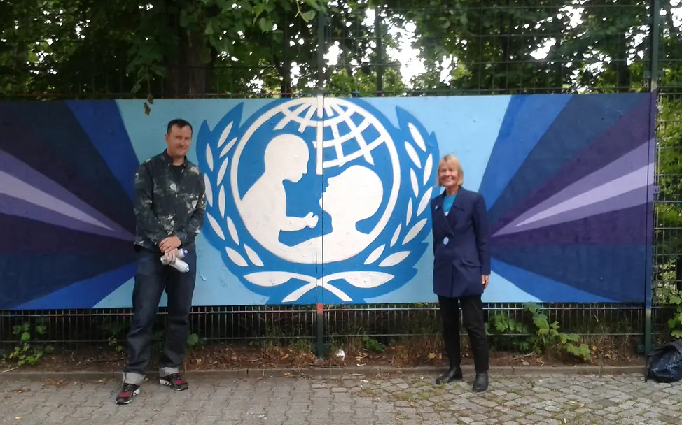 Graffitikünstler mit Ulrike Linde © UNICEF Berlin Neuer Inhalt (1)