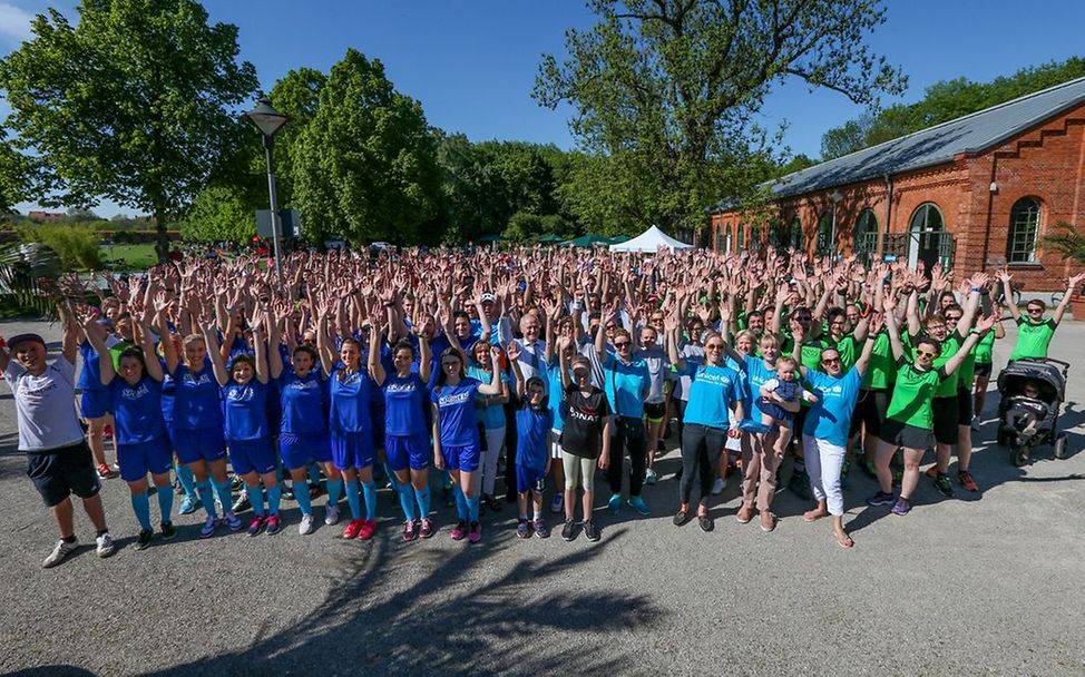 Gruppenbild vor dem Start - Firmenlauf @ Jürgen Meyer / KBumm