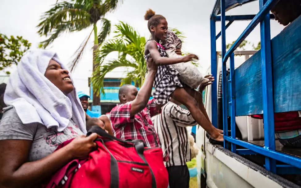 Familien werden aus überfluteten Gebieten evakuiert | © UNICEF/Maxence Bradley Hurrikan Haiti Irma: Familien werden aus überfluteten Gebieten evakuiert