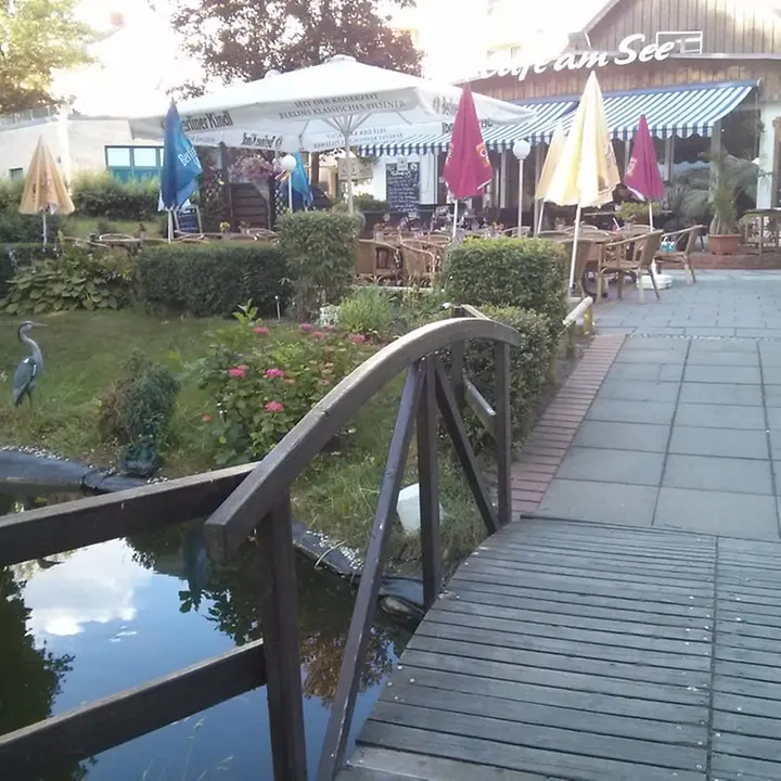 Café am Schäfersee im Sommer Neuer Inhalt