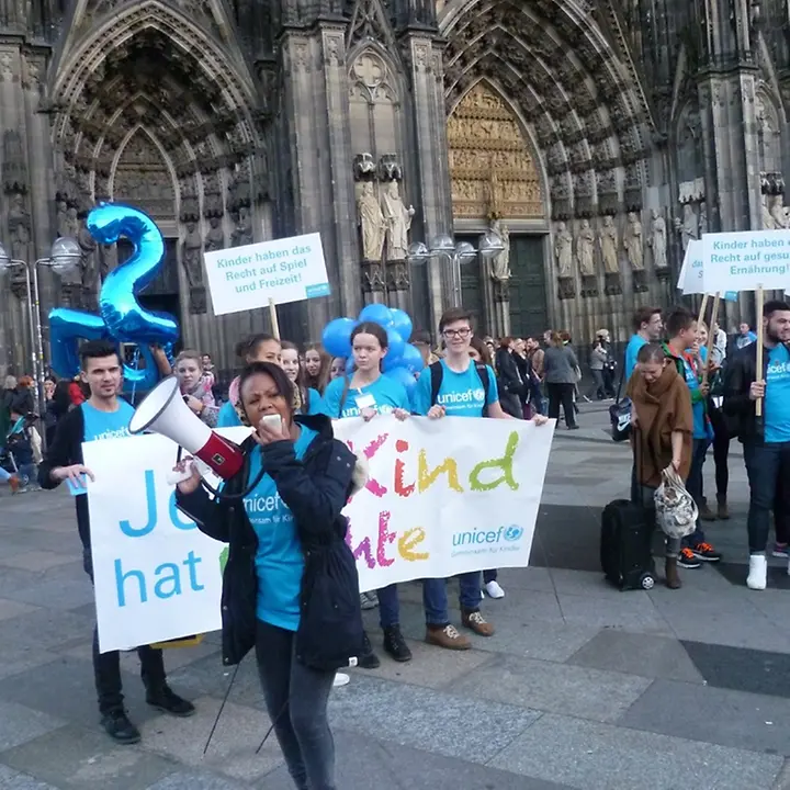 Kinder und Jugendliche in Köln feiern den 25. Geburtstag der Kinderrechte | © UNICEF/Sofia Stroot Kinder und Jugendliche in Köln feiern den 25. Geburtstag der Kinderrechte