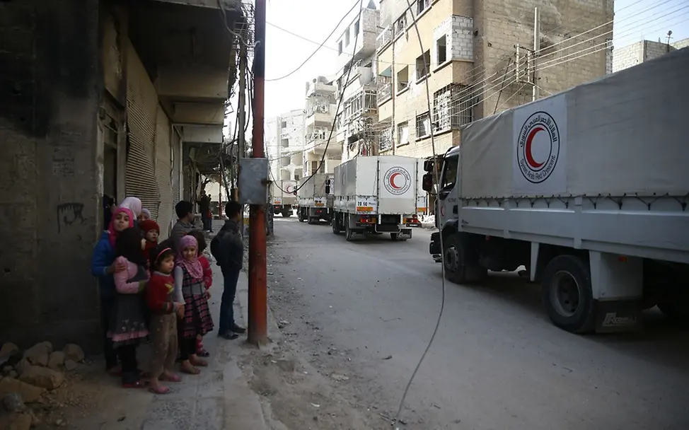 Laster erreichen Duma in Ost-Ghouta. | © UNICEF/Syria 2018/Bassam Khabieh Hilfskonvoi in Syrien: Laster erreichen Duma in Ost-Ghouta.