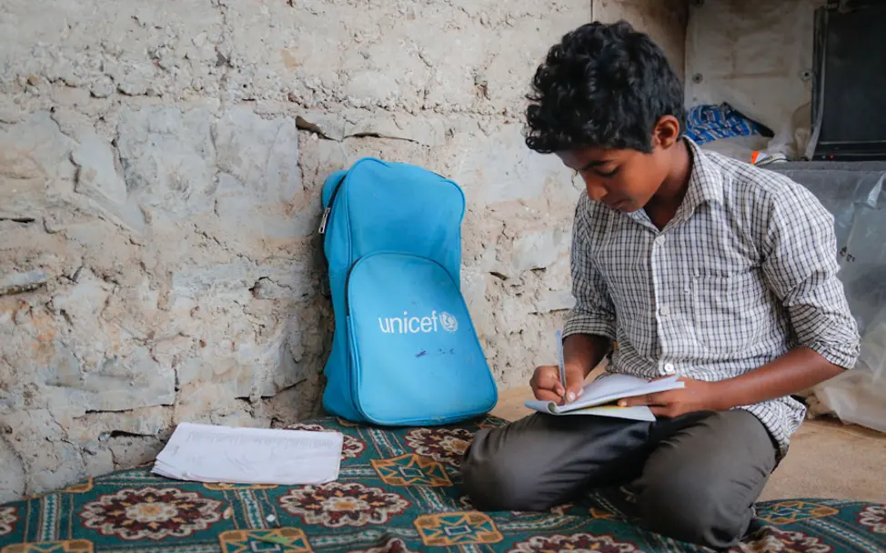 Azmi Abdulrahman Ahemd (12) besucht die sechste Klasse und lernt in einem Flüchtlingscamp in Aden. | © Moohialdin Fuad Azmi Abdulrahman Ahemd (12) besucht die sechste Klasse und lernt in einem Flüchtlingscamp in Aden.