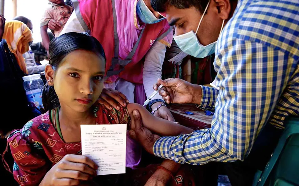 Mit Impfungen gegen Cholera und andere Krankheiten schützt UNICEF die Kinder | © UNICEF/Sujan Mit Impfungen gegen Cholera und andere Krankheiten schützt UNICEF die Kinder