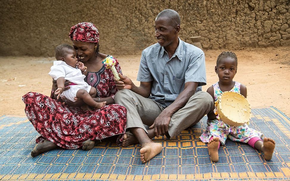 Muttertag: Fatoumata begleitet ganze Familien.