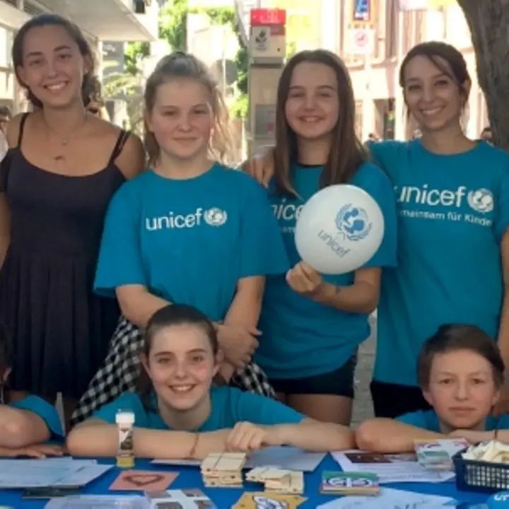 UNICEF-Junior-Team am ANGELL-Gynnasium bei einer Aktion © UNICEF UNICEF-Junior-Team am ANGELL-Gynnasium bei einer Aktion © UNICEF
