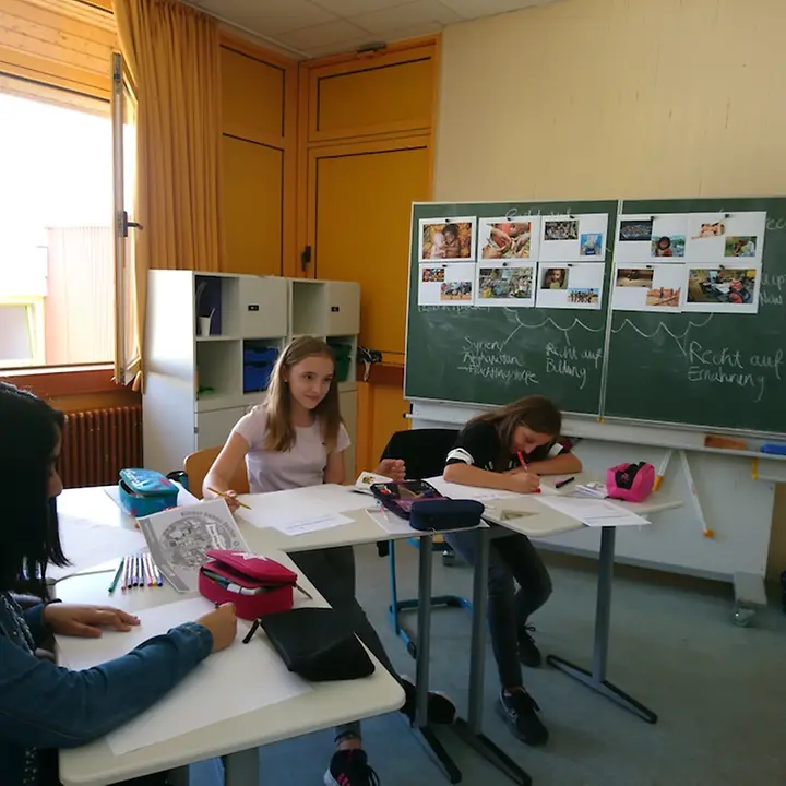 Schulprojekt in Dusslingen (c) Unicef DT/2018/David Goes Schulprojekt in Dusslingen (c) Unicef DT/2018/David Goes