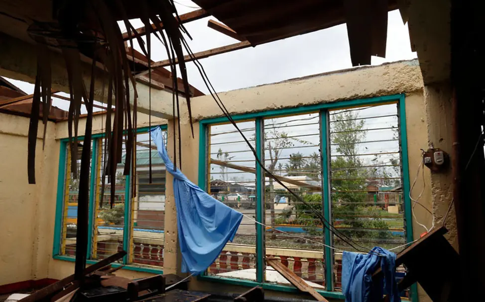 Taifun Mangkhut hat auf den Philippinen das Dach einer Schule abgedeckt | © UNICEF/Maitem Philippinen Taifun Mangkhut: Dach einer Schule wurde abgedeckt