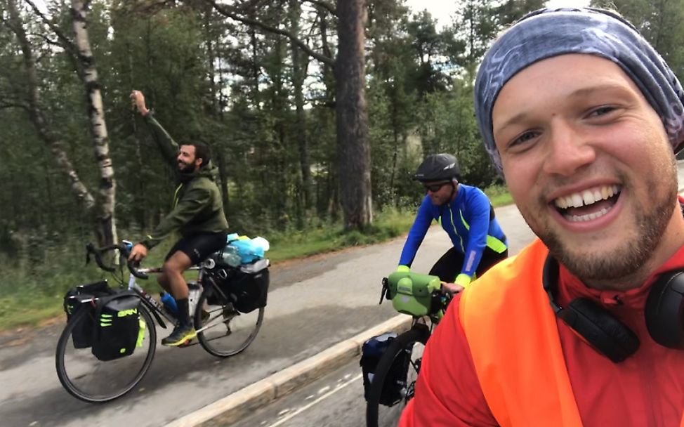 #träumesindgrenzenlos: Lukas mit seinen neuen Freunden Paolo und Mattia.