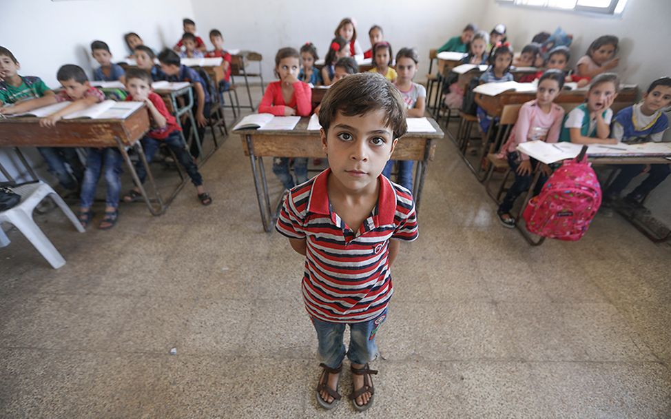 Idlib, Syrien: Abdullah steht vor seiner Klasse.