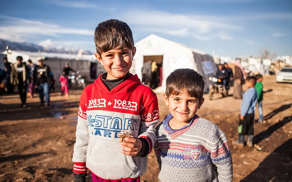 Zwei Brüder in einem syrischen Flüchtlingslager im Libanon. | © UNICEF/Thuentap Zwei Brüder in einem syrischen Flüchtlingslager im Libanon.