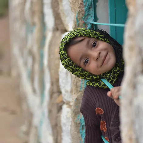 Monira aus dem Jemen lacht: Heute ist sie wieder gesund | © UNICEF/Al-Awami Hunger im Jemen: Heute ist Monira wieder gesund
