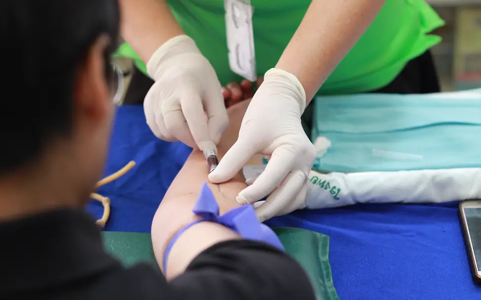 adult-blood-care-1350560 adult-blood-care-1350560