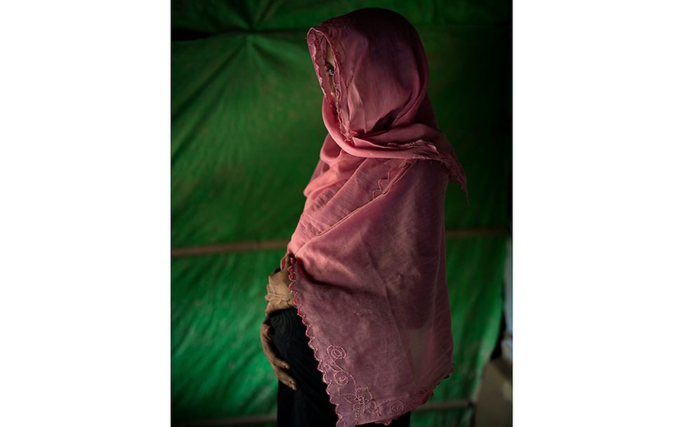 Bangladesh / Myanmar: Shrouded Maternity