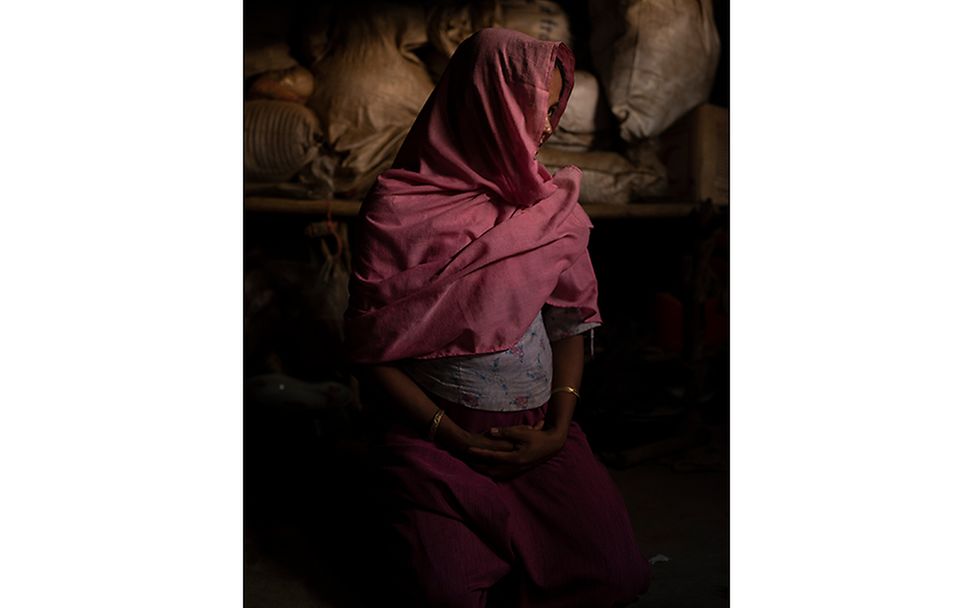 Bangladesh / Myanmar: Shrouded Maternity