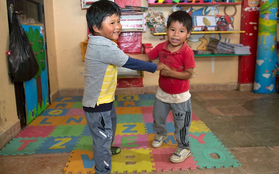 UNICEF setzt sich in Bolivien für gleiche Bildungschancen für alle Kinder ein. 