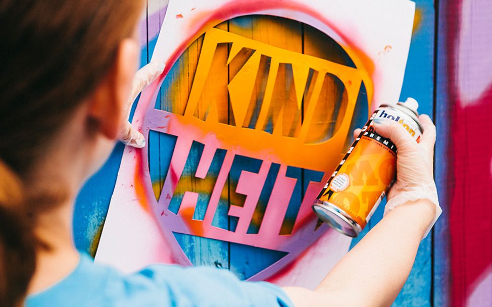 Spray for Peace: Sprayaktion auf dem UNICEF Youth Festival