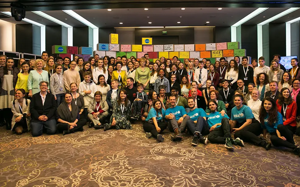 Aus ganz Europa angereist, um mitsprechen zu dürfen. | © UNICEF Rumänien Bukarest: Die Teilnehmer der Konferenz zur Partizipation von Kindern in der EU.