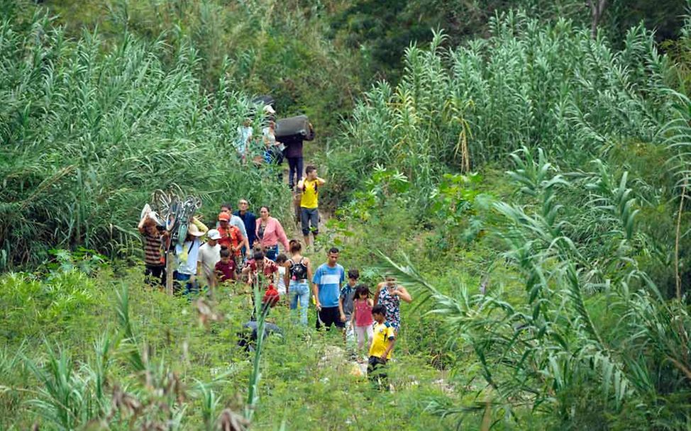 Venezuela Flüchtlingshilfe: Ein kleiner Pfad führt von Venezuela nach Kolumbien. 