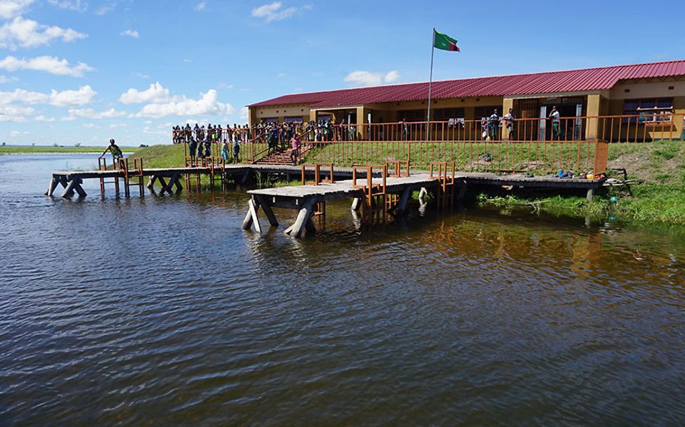 Sambia: Eine schwimmende Grundschule