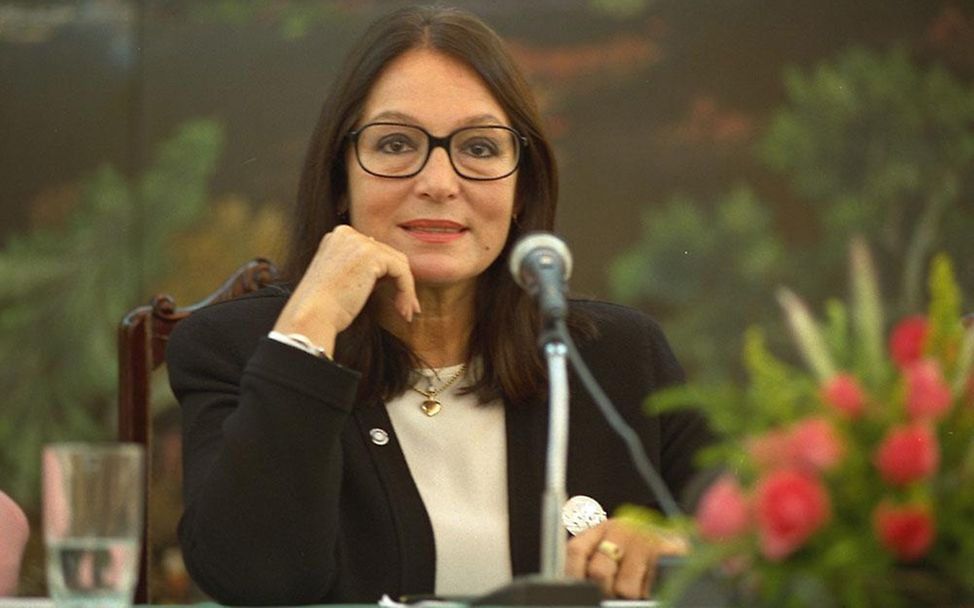 Nana Mouskouri (© UNICEF/NYHQ1996-0885/Linh)