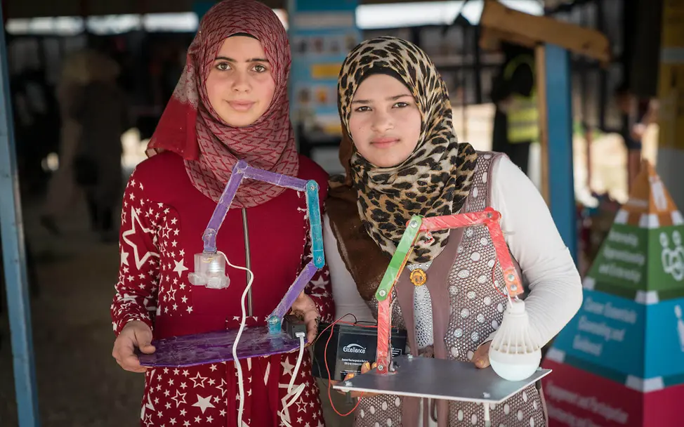 Dina und Anwar aus Jordanien haben eine Lampe erfunden | © UNICEF/Herwig Weltmädchentag 2019: Jordanien: Dina und Anwar haben eine Lampe erfunden