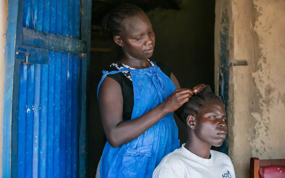Victoria aus Uganda ist Friseurin. Sie will Anwältin werden | © UNICEF/Abdul Weltmädchentag 2019: Uganda: Victoria ist Friseurin. Sie will Anwältin werden