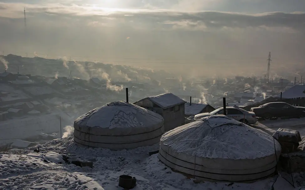 Die starke Luftverschmutzung gefährdet die Kindheit von morgen. | © UNICEF/Bayarsaikhan Ulaanbaatar: Die mongolische Hauptstadt zählt im Winter zu den Städten mit der höchsten Luftverschmutzung.