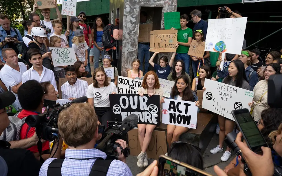 Ende August fordern Klimaaktivisten in New York City globale Maßnahmen zur Bekämpfung des Klimawandels.| © UNICEF/Nesbitt Junge Klimaaktivisten nehmen in New York an einer Demonstration teil.
