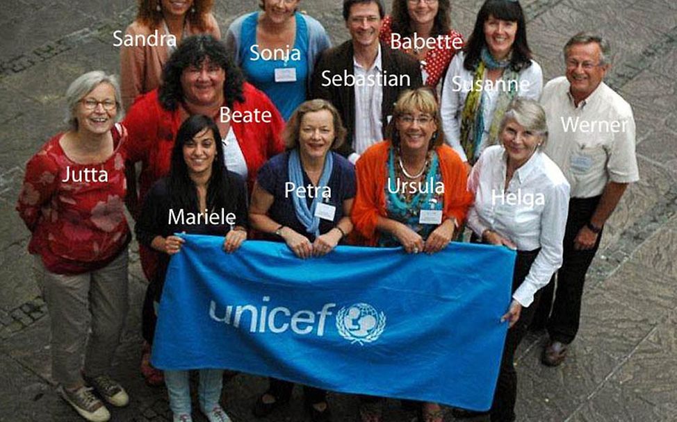 Die Reisegruppe der UNICEF-Ehrenamtlichen kurz vor dem Reisestart nach Kambodscha (© UNICEF Deutschland)