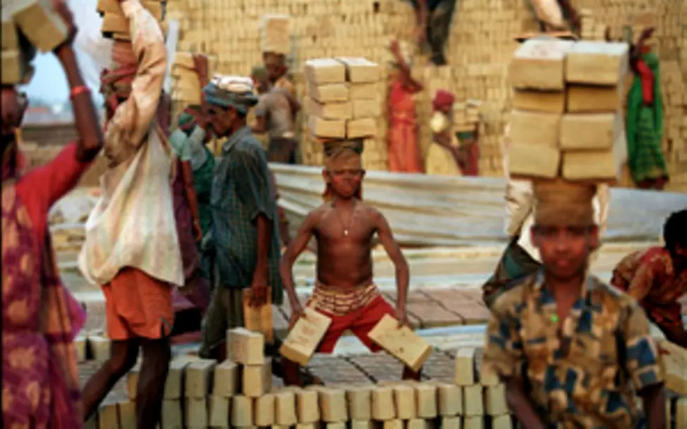 2nd Prize: Child Labor in Bangladesh | © G M B Akash, Bangladesh, Freelance Photographer 2nd Prize Photo of the Year 2007: Child Labor in Bangladesh