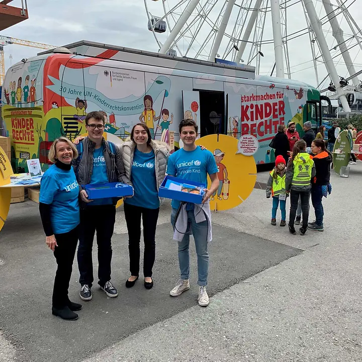 Unicef_Muenchen_KinderrechteBus Unicef_vorm_KinderrechteBus