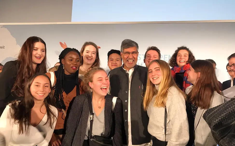 Selfie mit Friedensnobelpreisträger Kailash Satyarthi | © UNICEF Potsdam/2019/Tam Pham Selfie mit Friedensnobelpreisträger Kailash Satyarthi | © UNICEF Potsdam/2019/Tam Pham