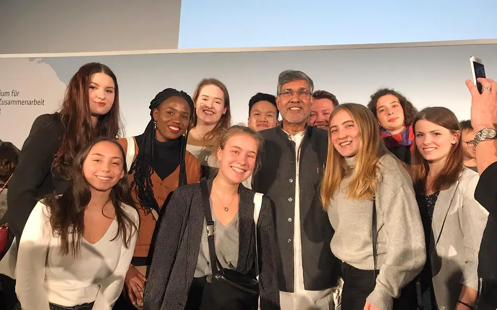 Selfie mit Friedensnobelpreisträger Kailash Satyarthi | © UNICEF Potsdam/2019/Tam Pham Selfie mit Friedensnobelpreisträger Kailash Satyarthi | © UNICEF Potsdam/2019/Tam Pham