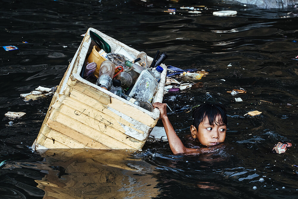 Philippines: Garbage, the Children and Death | © Hartmut Schwarzbach, Germany (Argus Photo Agency) Philippines: Garbage, the Children and Death