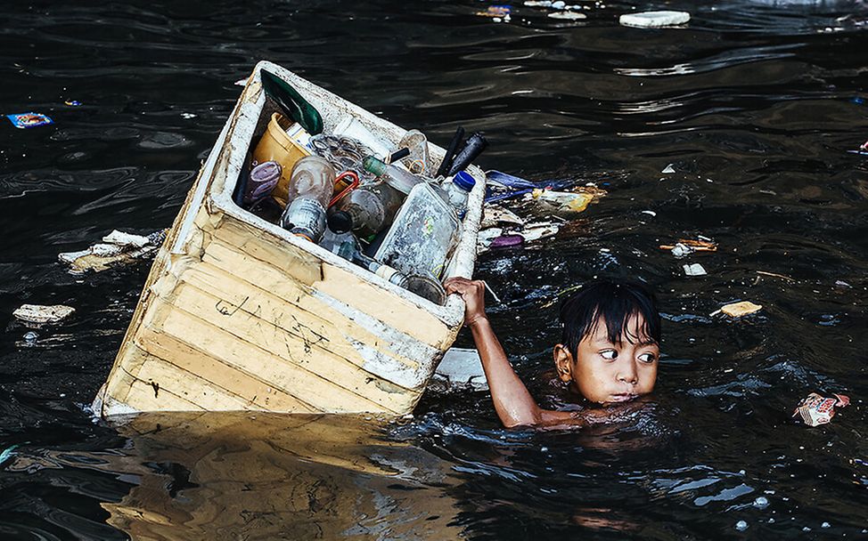 Philippines: Garbage, the Children and Death