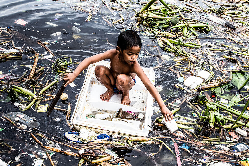 Philippines: Garbage, the Children and Death | © Hartmut Schwarzbach, Germany (Argus Photo Agency) Philippines: Garbage, the Children and Death