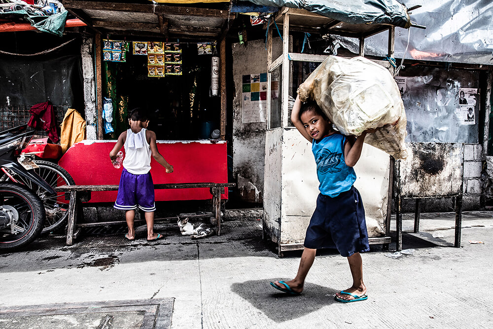Philippines: Garbage, the Children and Death | © Hartmut Schwarzbach, Germany (Argus Photo Agency) Philippines: Garbage, the Children and Death